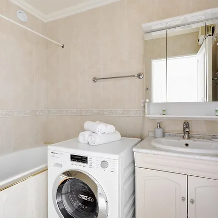 élégance Parisienne, Vue Luxueuse Imprenable