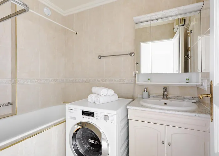 Elegance Parisienne, Vue Luxueuse Imprenable